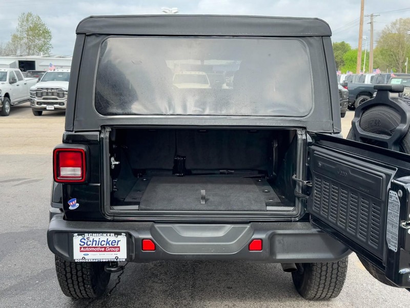 Jeep Wrangler Vehicle Full-screen Gallery Image 05