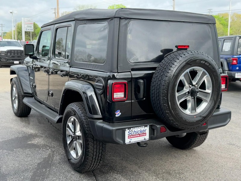 Jeep Wrangler Vehicle Full-screen Gallery Image 06