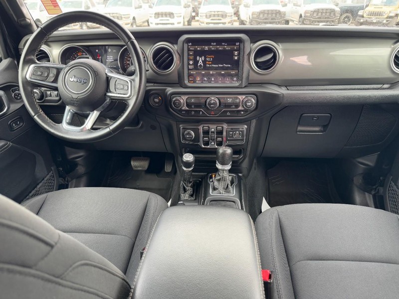 Jeep Wrangler Vehicle Full-screen Gallery Image 11
