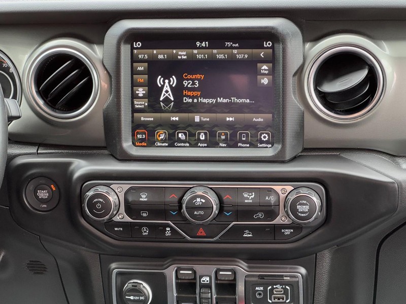 Jeep Wrangler Vehicle Full-screen Gallery Image 13