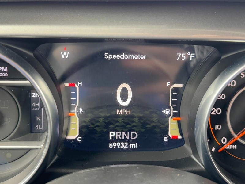 Jeep Wrangler Vehicle Full-screen Gallery Image 17