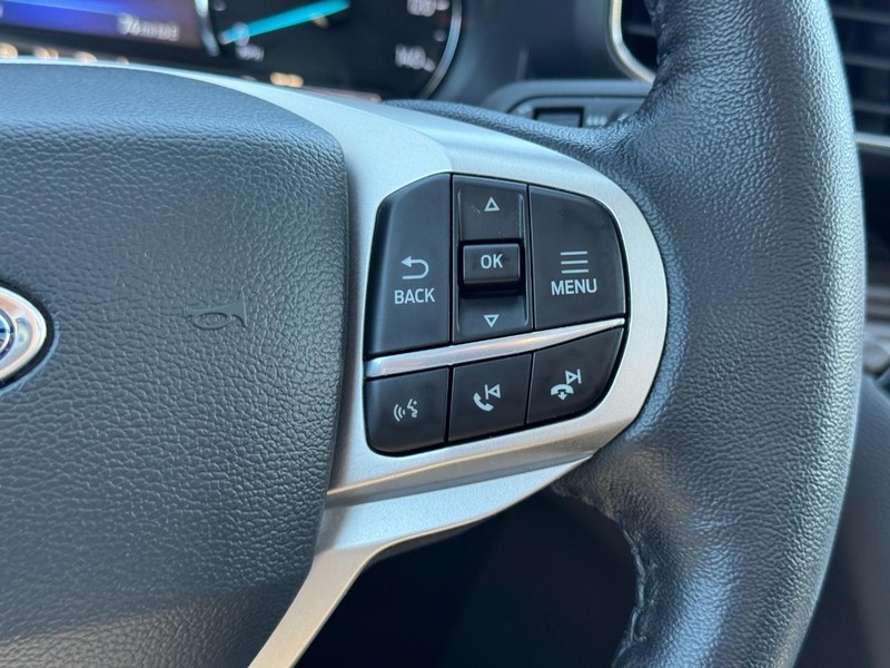 Ford Explorer Vehicle Full-screen Gallery Image 19
