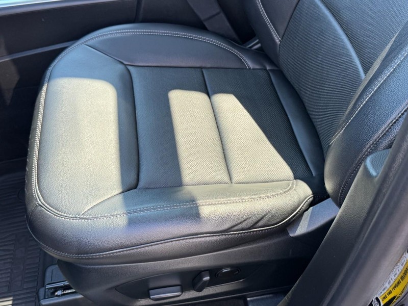 Ford Explorer Vehicle Full-screen Gallery Image 25
