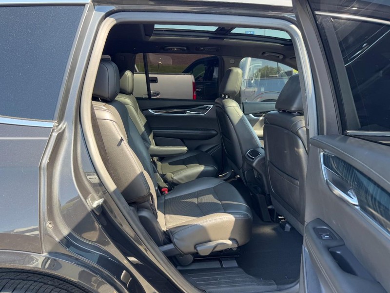 Cadillac XT6 Vehicle Full-screen Gallery Image 10