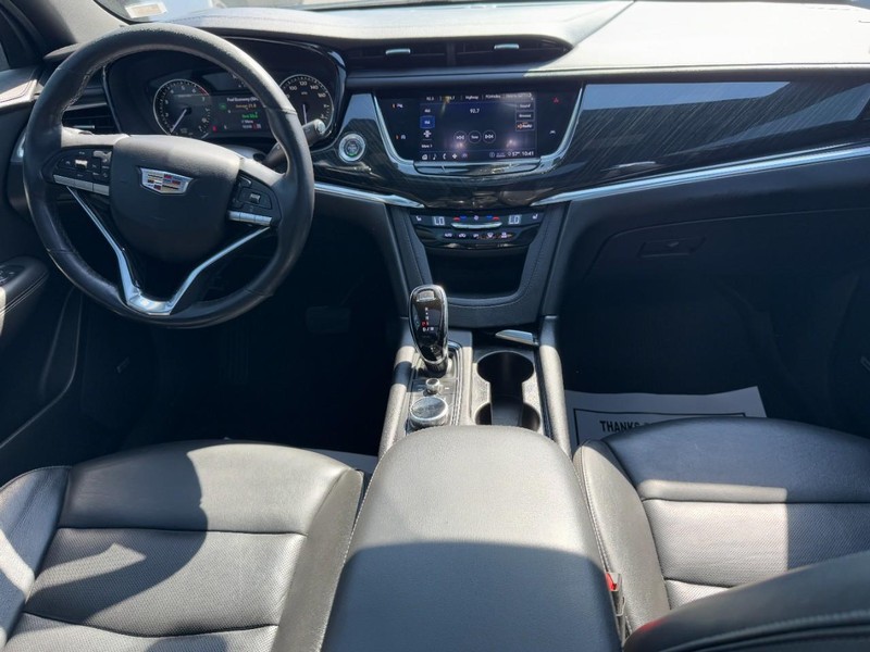 Cadillac XT6 Vehicle Full-screen Gallery Image 13