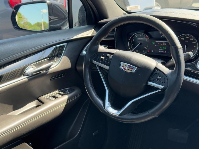 Cadillac XT6 Vehicle Full-screen Gallery Image 14