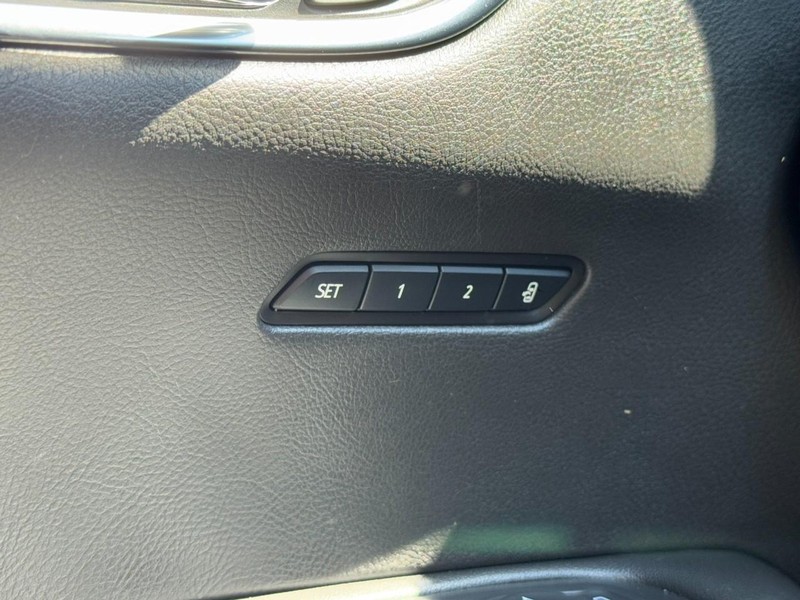 Cadillac XT6 Vehicle Full-screen Gallery Image 18