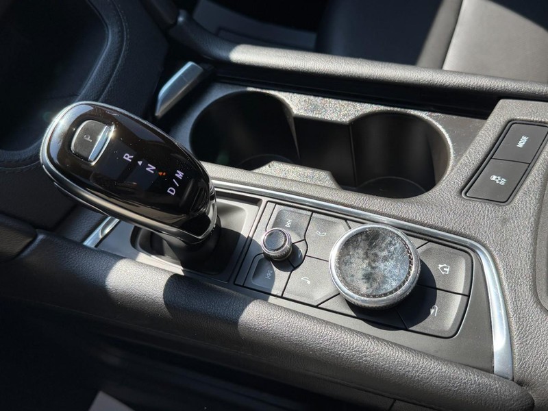 Cadillac XT6 Vehicle Full-screen Gallery Image 22