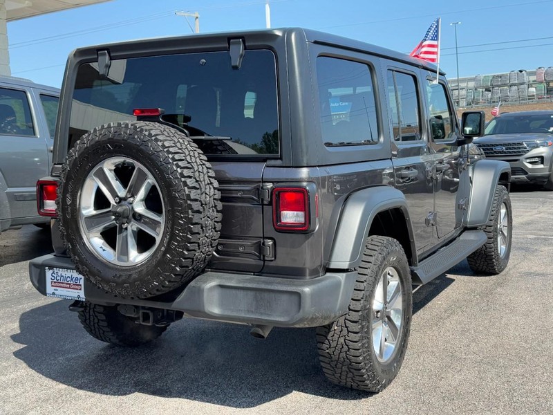 Jeep Wrangler Vehicle Full-screen Gallery Image 03
