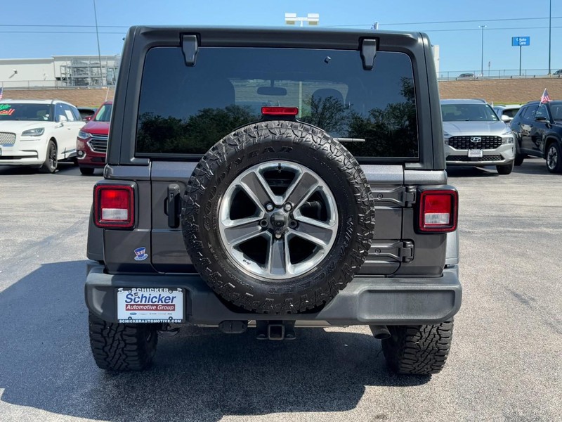 Jeep Wrangler Vehicle Full-screen Gallery Image 04
