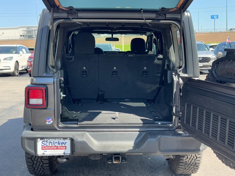 Jeep Wrangler Vehicle Full-screen Gallery Image 05
