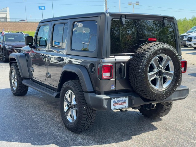 Jeep Wrangler Vehicle Full-screen Gallery Image 06