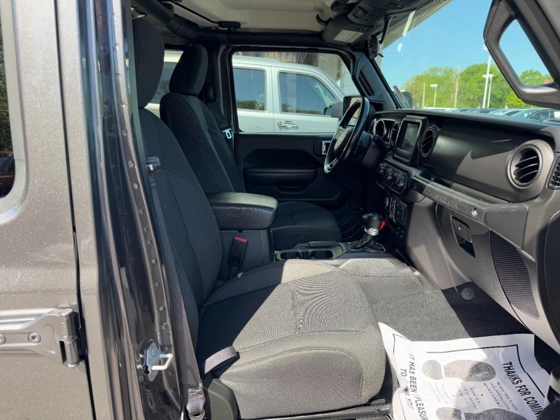 Jeep Wrangler Vehicle Full-screen Gallery Image 15