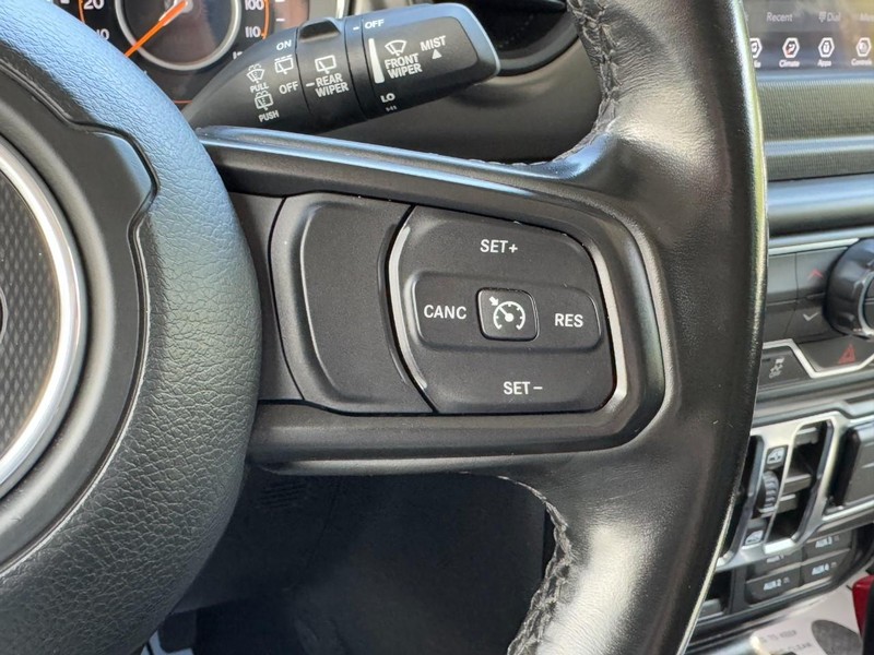 Jeep Wrangler Vehicle Full-screen Gallery Image 17