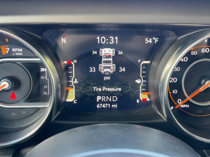 Jeep Wrangler Vehicle Full-screen Gallery Image 18