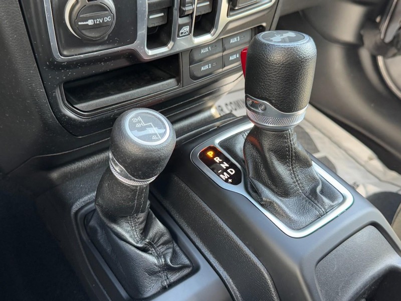Jeep Wrangler Vehicle Full-screen Gallery Image 19