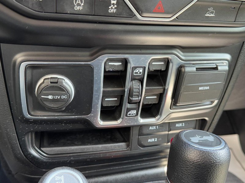 Jeep Wrangler Vehicle Full-screen Gallery Image 20