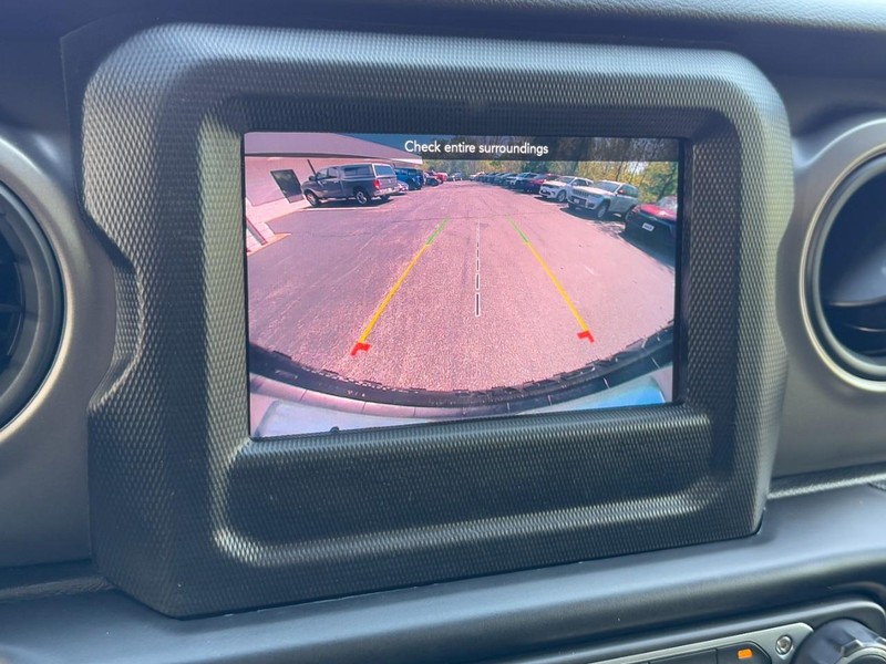 Jeep Wrangler Vehicle Full-screen Gallery Image 21
