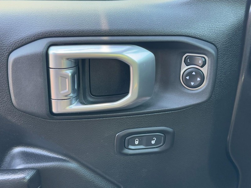 Jeep Wrangler Vehicle Full-screen Gallery Image 22
