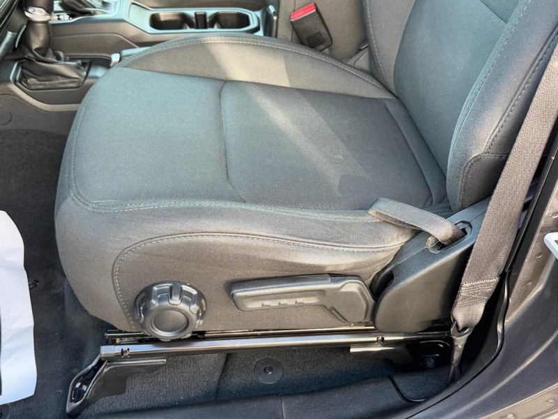 Jeep Wrangler Vehicle Full-screen Gallery Image 23
