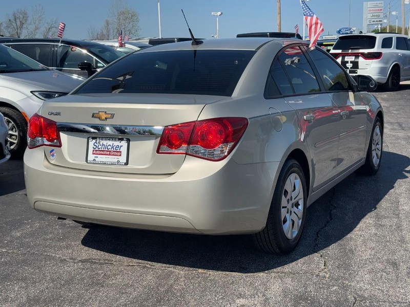 Chevrolet Cruze Vehicle Full-screen Gallery Image 03