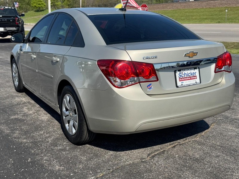 Chevrolet Cruze Vehicle Full-screen Gallery Image 06