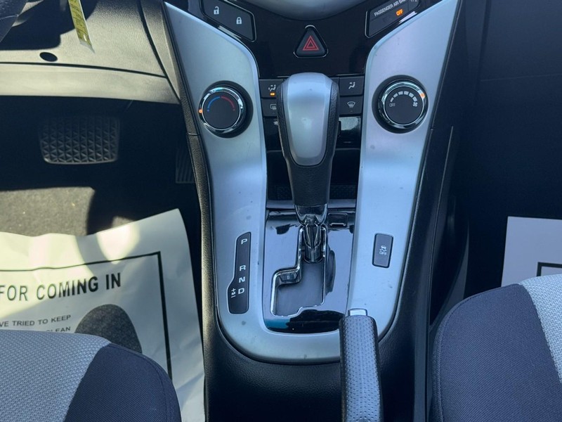 Chevrolet Cruze Vehicle Full-screen Gallery Image 14