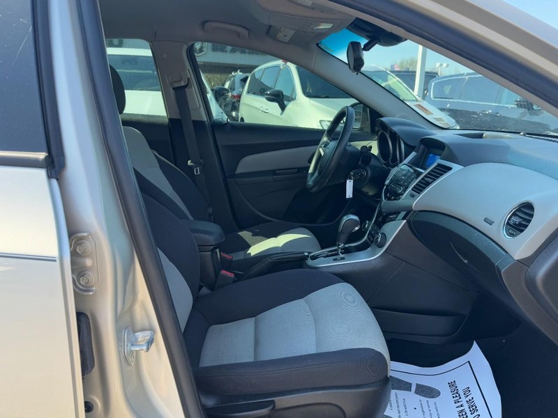 Chevrolet Cruze Vehicle Full-screen Gallery Image 15