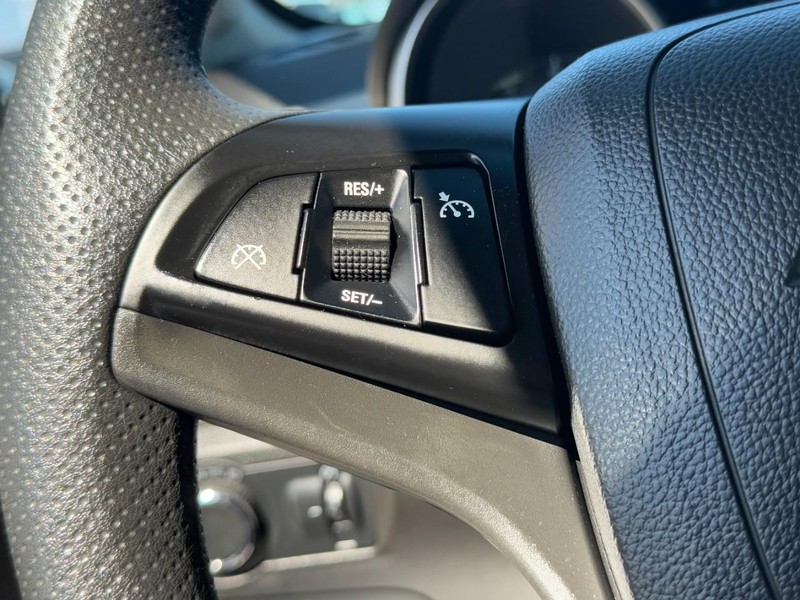 Chevrolet Cruze Vehicle Full-screen Gallery Image 16