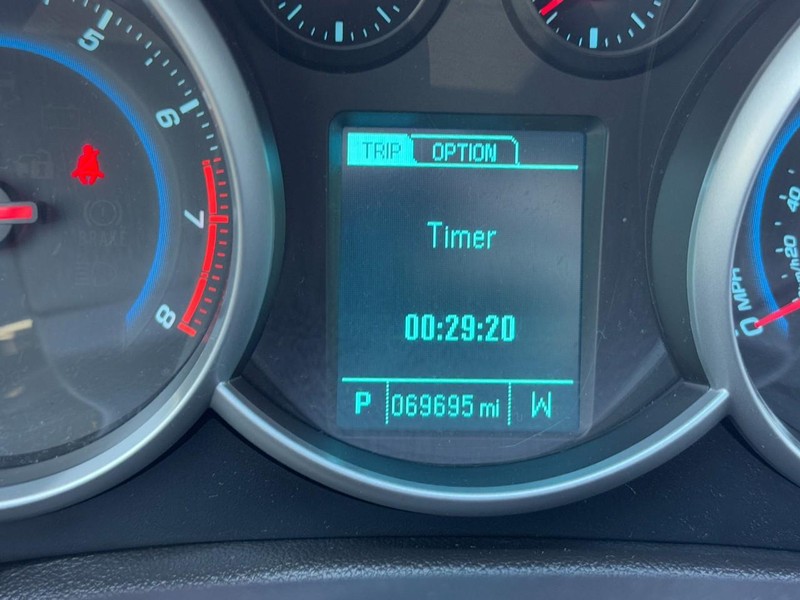 Chevrolet Cruze Vehicle Full-screen Gallery Image 18