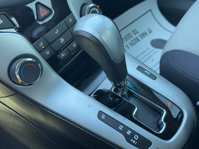 Chevrolet Cruze Vehicle Full-screen Gallery Image 19