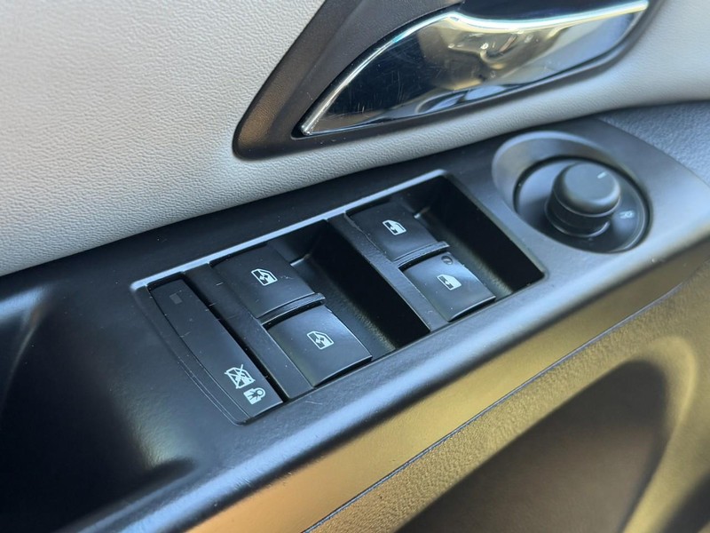 Chevrolet Cruze Vehicle Full-screen Gallery Image 20