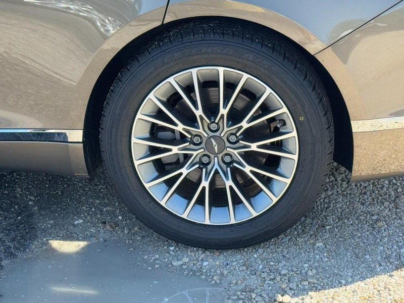 Genesis G80 Vehicle Full-screen Gallery Image 07