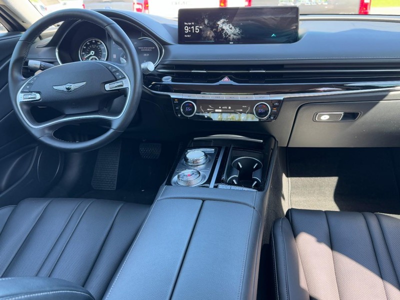 Genesis G80 Vehicle Full-screen Gallery Image 11