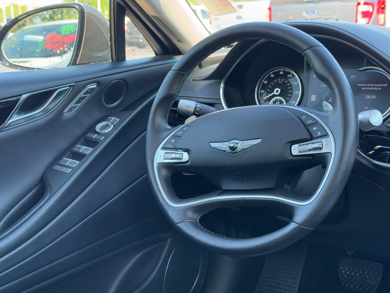 Genesis G80 Vehicle Full-screen Gallery Image 12