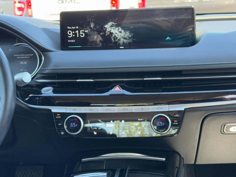 Genesis G80 Vehicle Full-screen Gallery Image 13