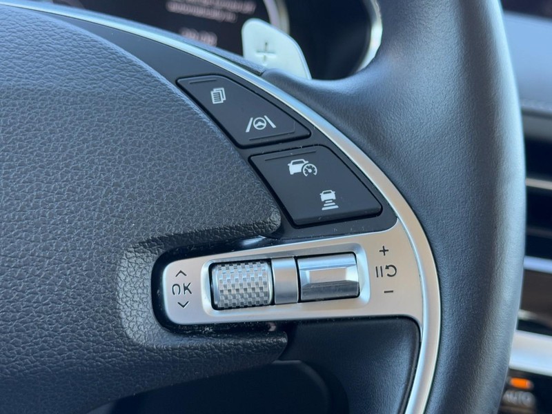 Genesis G80 Vehicle Full-screen Gallery Image 17