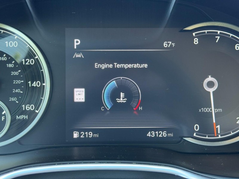 Genesis G80 Vehicle Full-screen Gallery Image 18