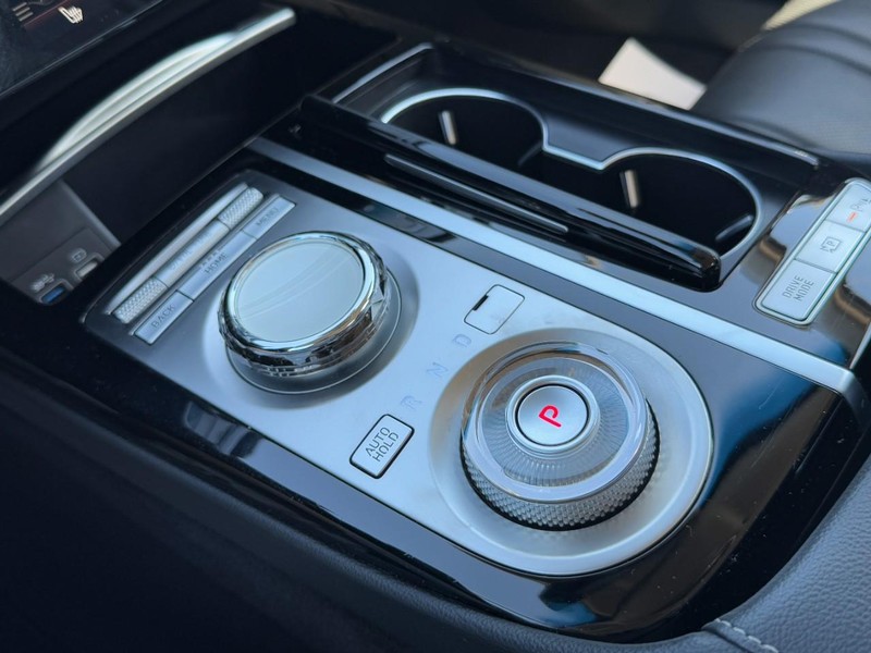 Genesis G80 Vehicle Full-screen Gallery Image 19