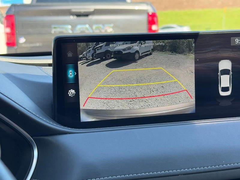 Genesis G80 Vehicle Full-screen Gallery Image 21