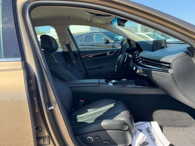 Genesis G80 Vehicle Full-screen Gallery Image 24