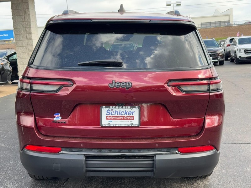 Jeep Grand Cherokee L Vehicle Full-screen Gallery Image 04