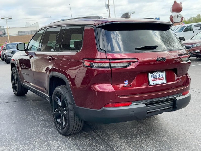 Jeep Grand Cherokee L Vehicle Full-screen Gallery Image 06