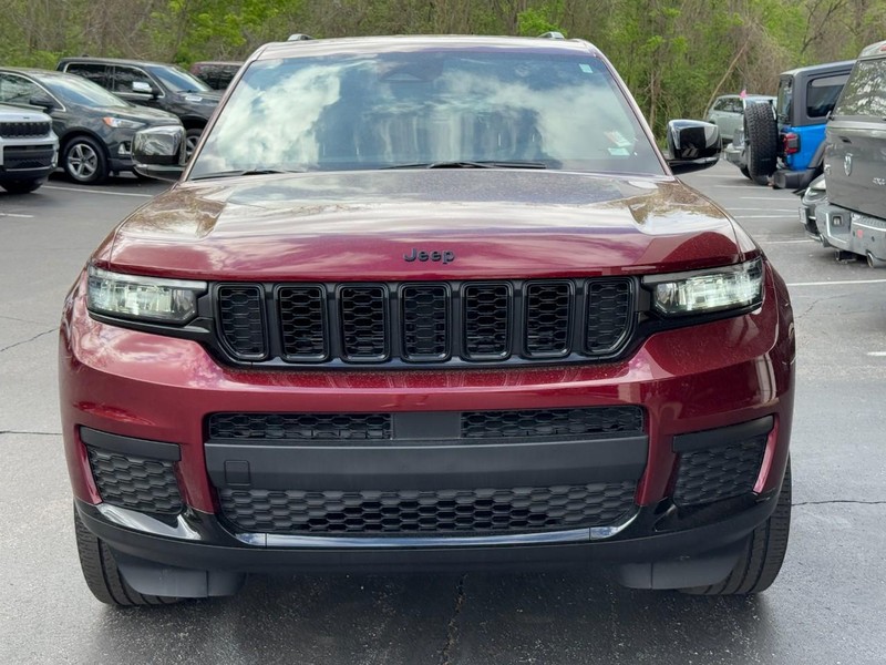 Jeep Grand Cherokee L Vehicle Full-screen Gallery Image 09