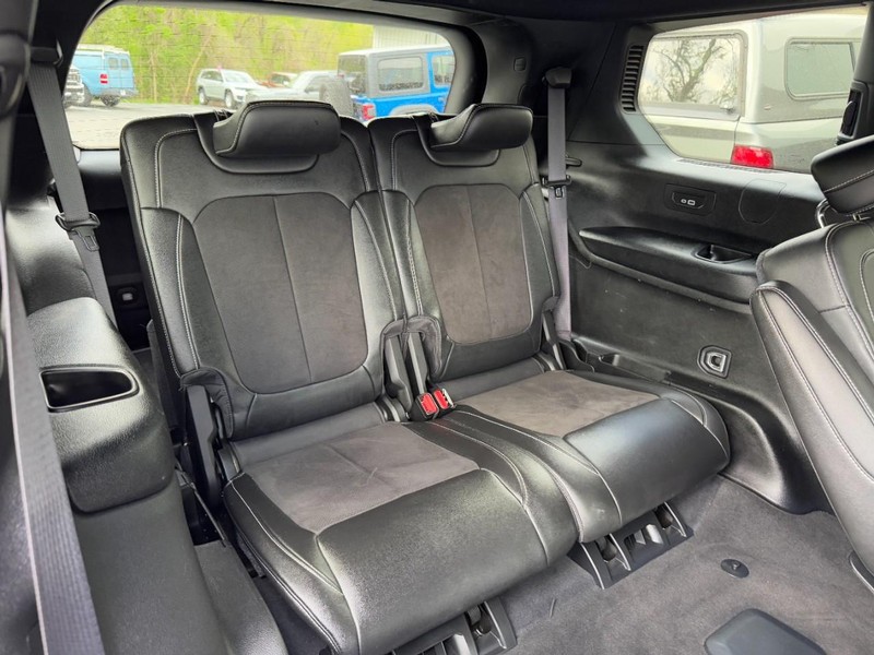 Jeep Grand Cherokee L Vehicle Full-screen Gallery Image 11