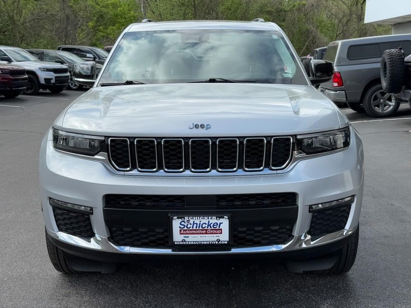 Jeep Grand Cherokee L Vehicle Full-screen Gallery Image 09