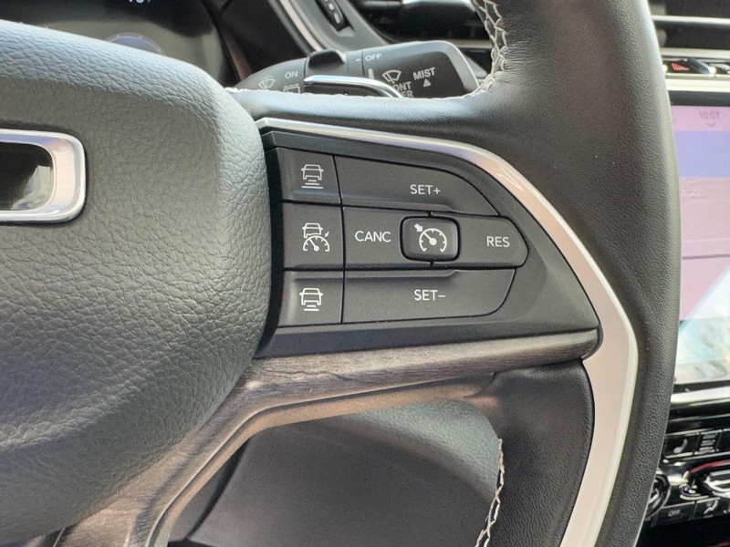 Jeep Grand Cherokee L Vehicle Full-screen Gallery Image 20