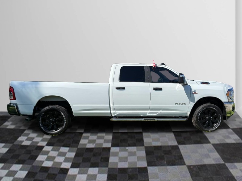 Ram 3500 Vehicle Full-screen Gallery Image 02