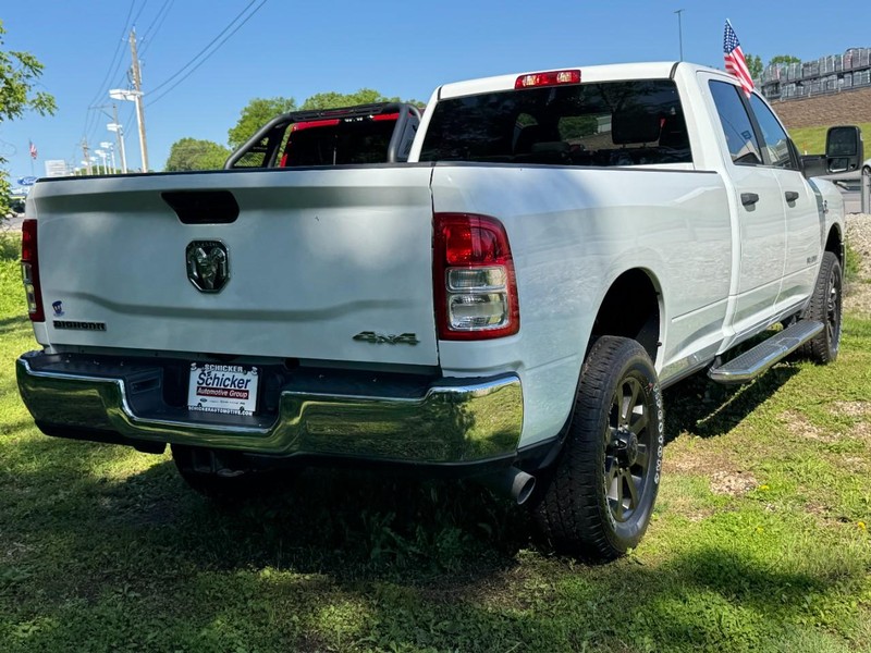 Ram 3500 Vehicle Full-screen Gallery Image 03