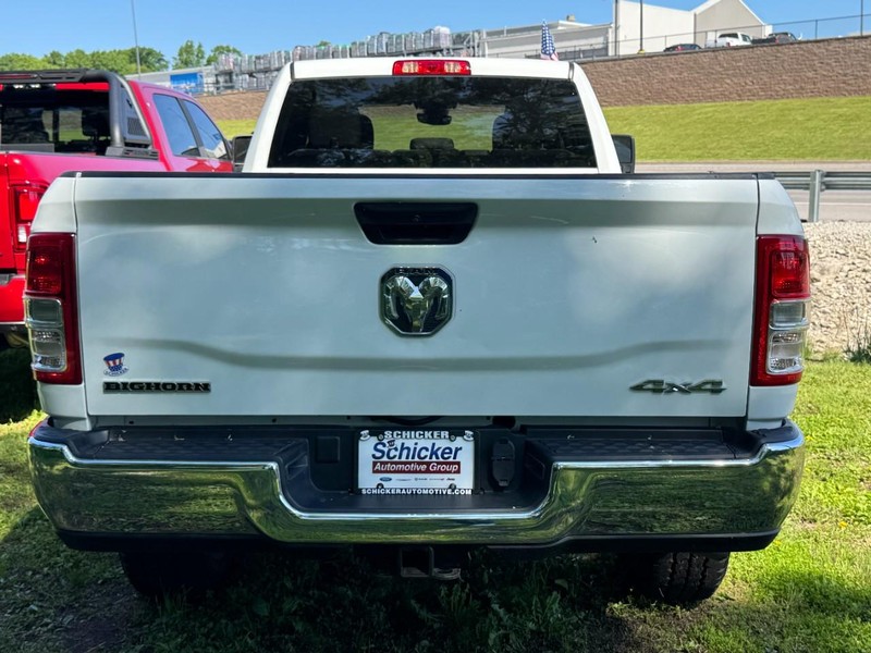 Ram 3500 Vehicle Full-screen Gallery Image 04
